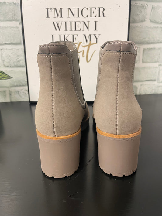 MIA Amore short boots bootie block heel tan taupe gray 